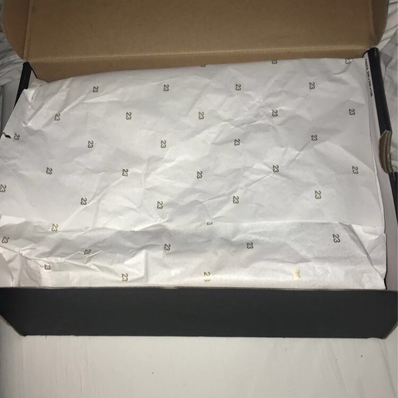 Size 11 Jordan 1 red/black leather never worn - Picture 3 of 4